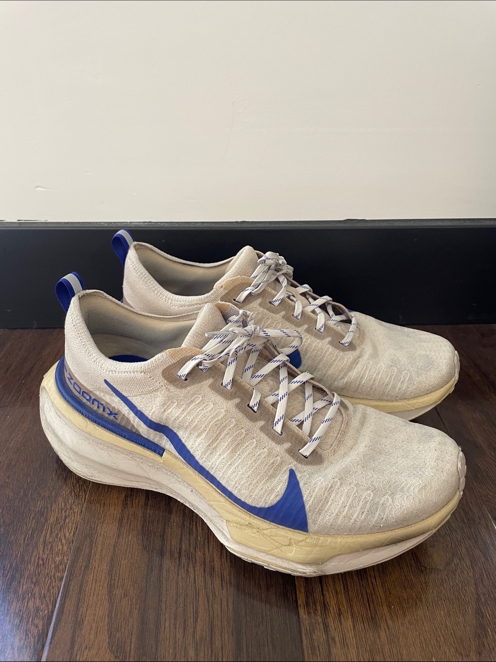 Nike Invincible 3, Mens sz 11, Cream and Blue ZoomX Running Sneakers